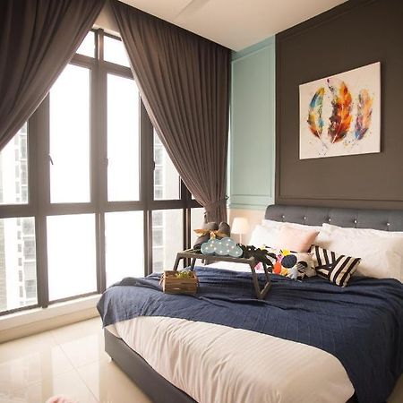 Апартаменты D'Pristine Medini By The One - 8Min Walk To Legoland Нусаджайя Экстерьер фото