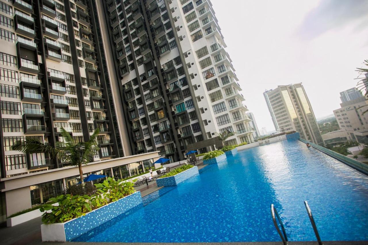 Апартаменты D'Pristine Medini By The One - 8Min Walk To Legoland Нусаджайя Экстерьер фото